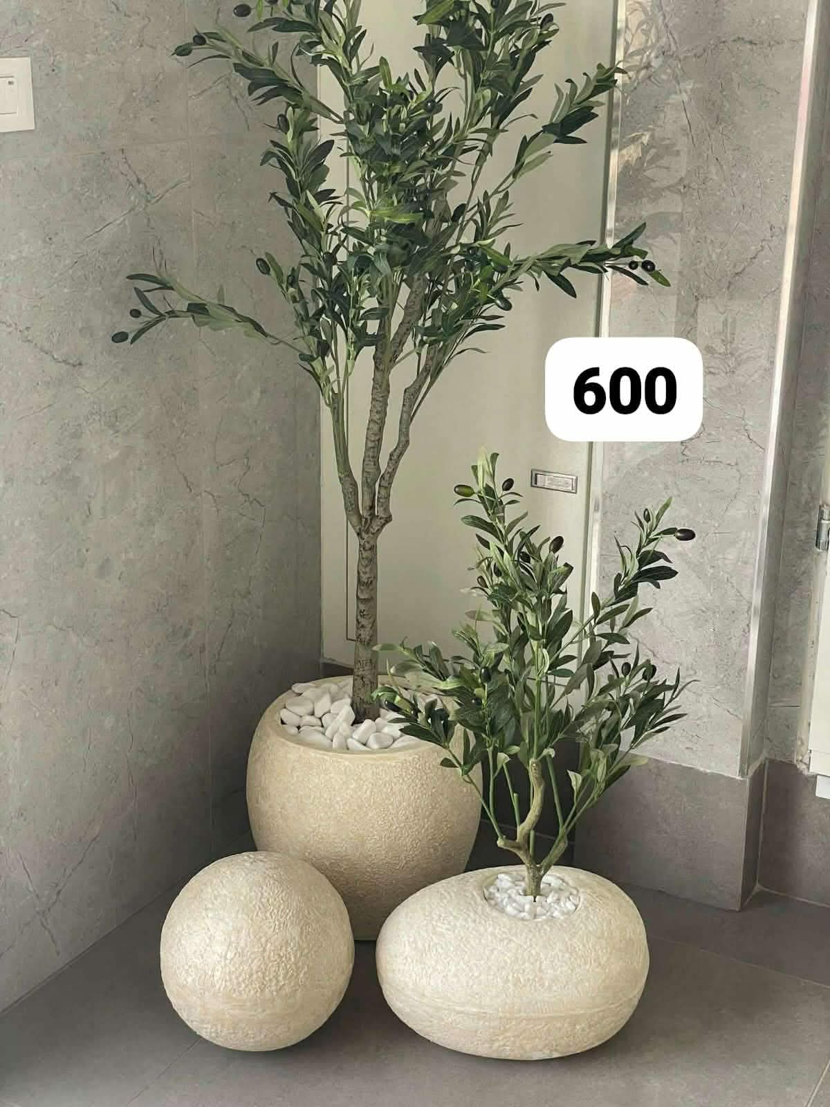 סט זוג כדים בגוון חול וכדור נוי - תמונת מוצר